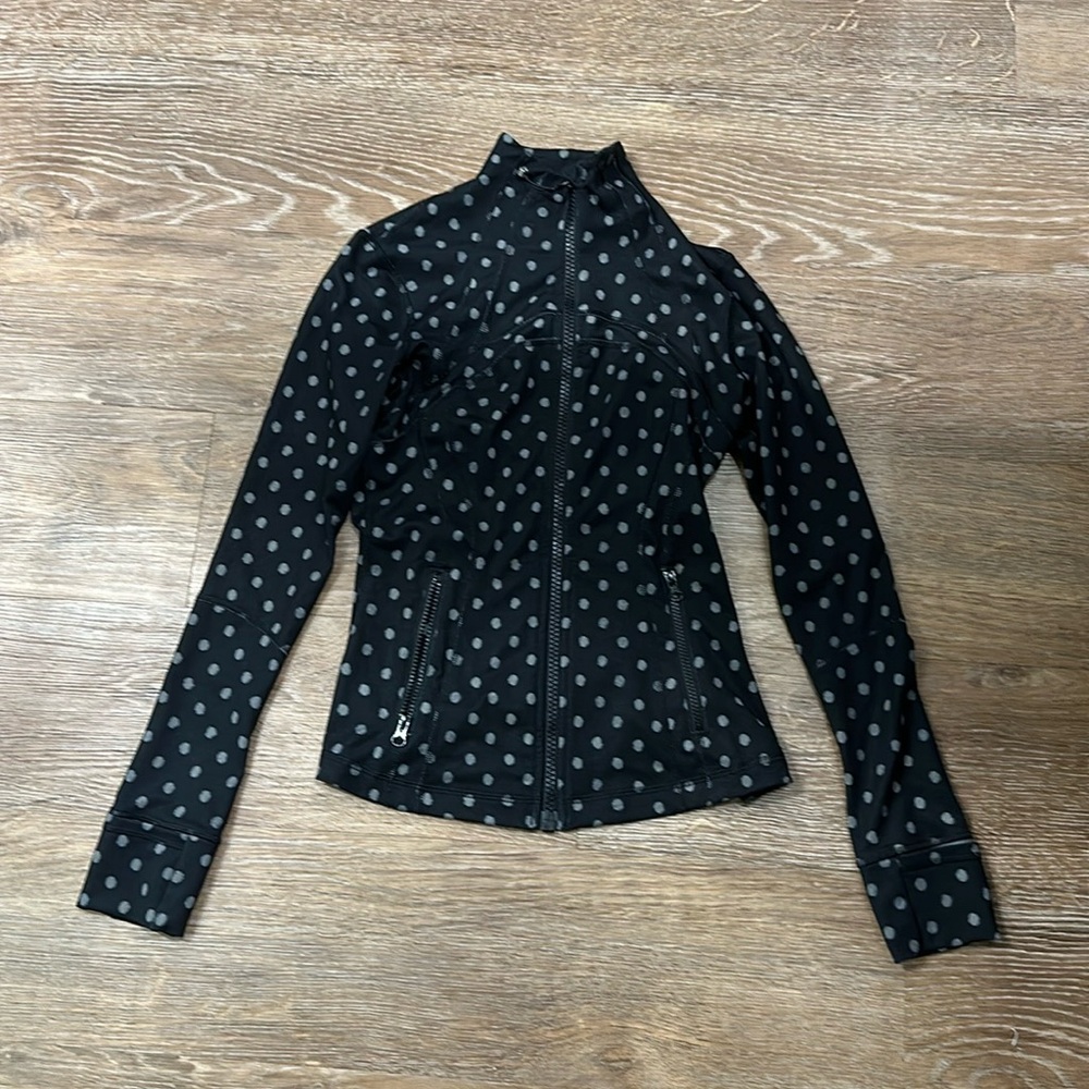 Lululemon size 4 zip up jacket